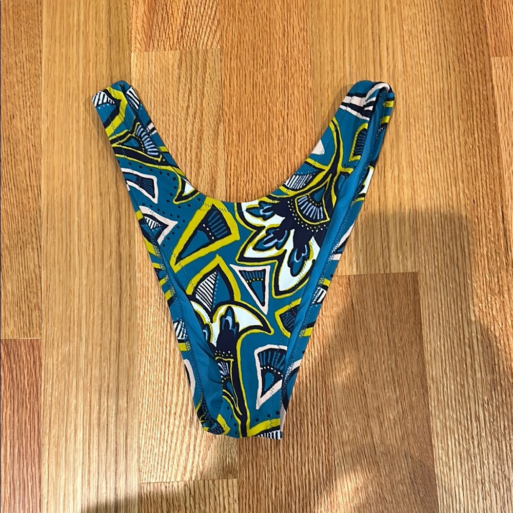 Aerie High-Leg Cheeky Bikini Bottom w/Vibrant Pattern - Size Medium